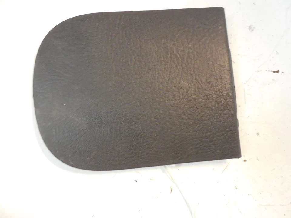 99-02 Saturn SC1 SC2 后右下四分之一面板座椅皮带螺栓盖帽 — 第 2/4 张图片