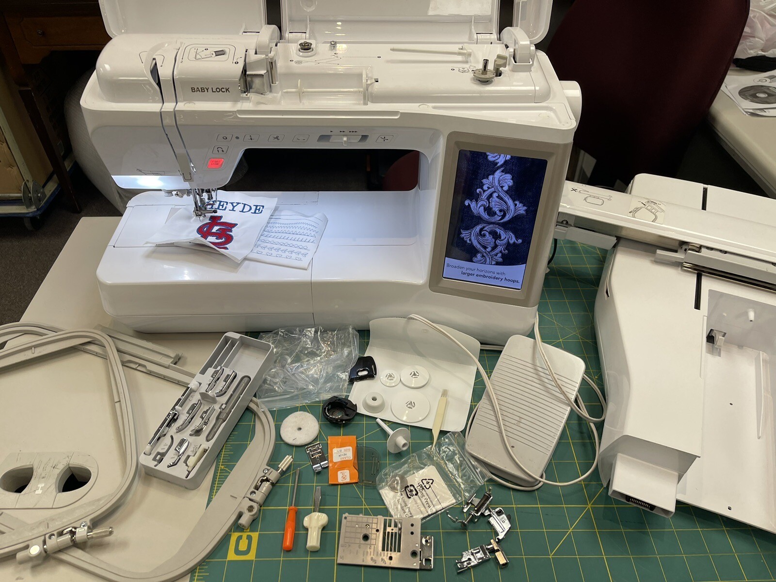 Baby Lock Journey Sewing Embroidery Machine LOW STITCHES Great