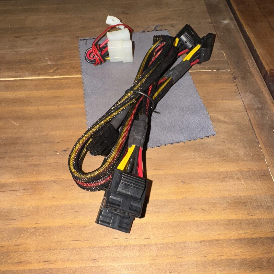 Corsair YESTONE P01001 CONNECTORS CABLE 4pin PCI-E / Peripheral to 6-Pin PCI-E - Image 2 of 2