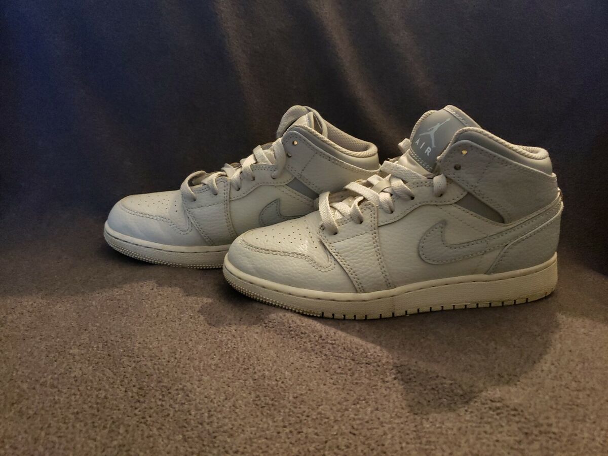 RARE Nike Air Jordan 1 Mid Light Bone Wolf Grey (GS) 554725 RARE Nike Air Jordan 1 Mid Light Bone Wolf Grey (GS) 554725