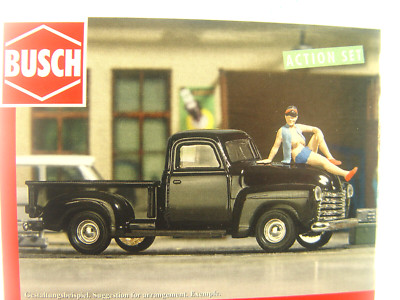 Chevy Pick Up mit heisser Braut ''Heisse Kiste''  - Busch HO 1:87 Modell  79812 #E