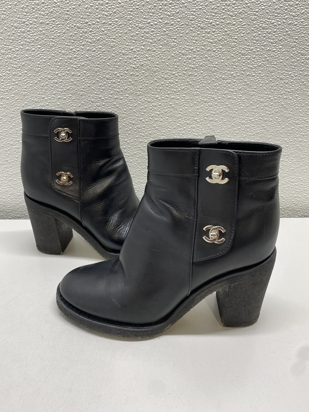 Chanel Womens  Leather Logo Ankle Boots Size US 7.5/IT 38 Black ***Preowned****