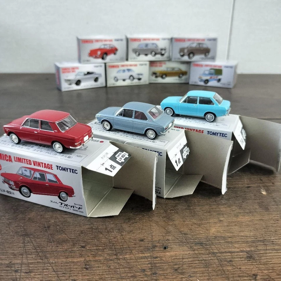 TOMYTEC Tomica 限量复古 5 周年套装日产 Bluebird Sunny 1000 — 第 2/4 张图片