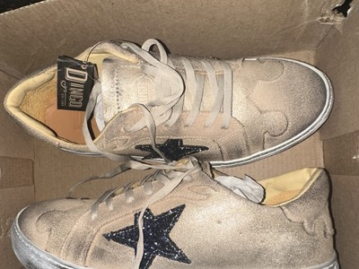 Dingo Ladies Tennis Play date Gold Sneakers D11300. Retails $89.95