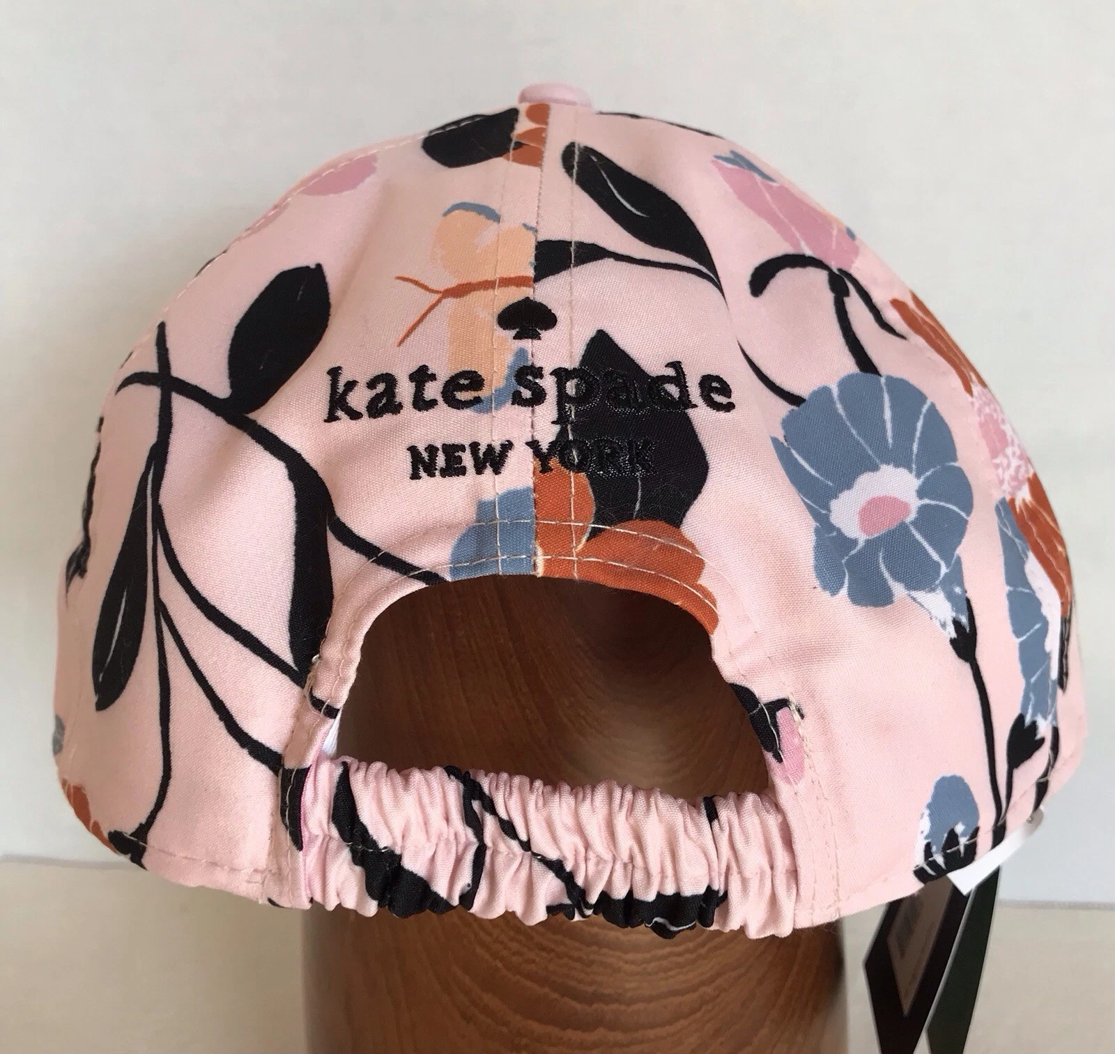 NUOVO CON ETICHETTE ~ BERRETTO DA BASEBALL KATE SPADE NEW YORK BLUSH PERLA FLOREALE CINTURINO ADJ 100% POLIESTERE