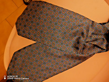 Sciarpa cravatta ( plastron) fantasia fondo azzurro e fazzoletto da taschino 