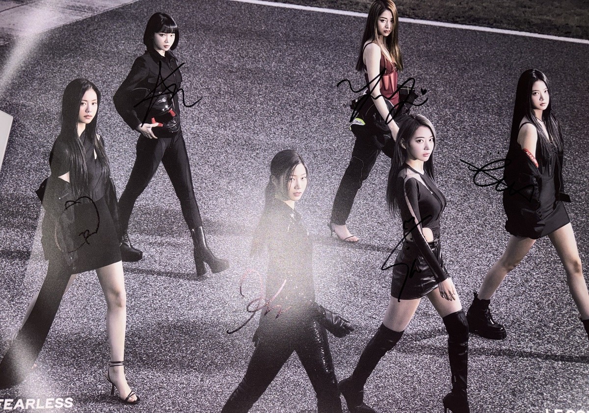 fearnada直筆サイン ポスター ルセラフィムlesserafim LE SSERAFIM [FEARLESS] All Member Autographed Signed Poster Unique