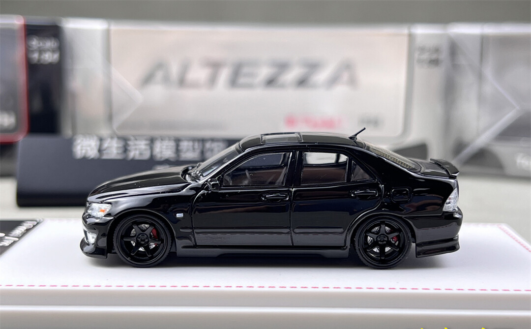 EPOCH TOYOTA ALTEZZA　ミニカー 1/64 Kyosho TOYOTA ALTEZZA LEXUS IS200 IS300 WHITE diecast