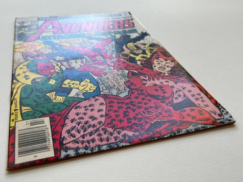 Avengers #161 (1977) Wonder Man Red Costume George Perez FN+ range - Picture 2 of 5