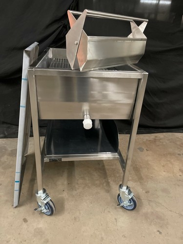Donut Glaze Table with Lid - 17'' Screen - Picture 4 of 7