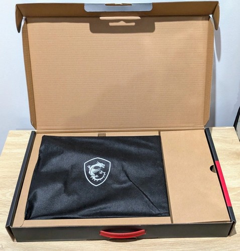 MSI Raider GE68 HX 14VIG 16inch Core i9 RTX 4090 6TB SSD - Picture 9 of 12