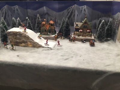 ププ　LEMAX クリスマス　スキーリゾート　ジオラマ　ライトハウス christmas village display Set Of 3 , 1 Illuminated Ski Slope