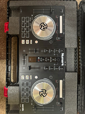 Numark Mixtrack Pro 3 2-Deck DJ-Controller 2-Kanal Soundkarte Pitch schwarz