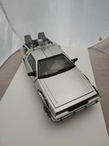 Back to the Future DeLorean Time Machine 1/15 Scale Diamond Select Working!