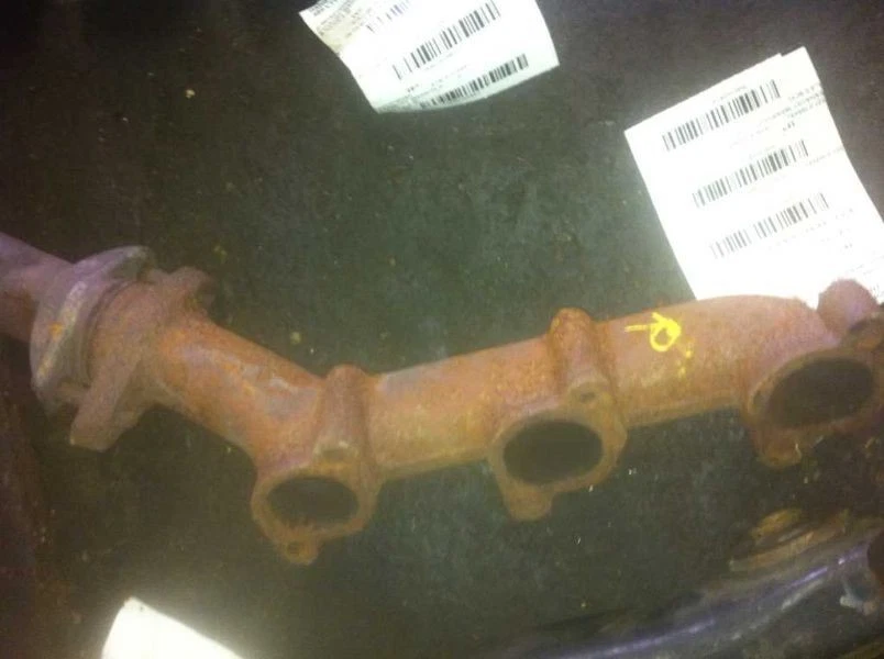 Colector escape izquierdo ford explorer 95 96 4,0 litros 6 cilindros Foto 2 de 4