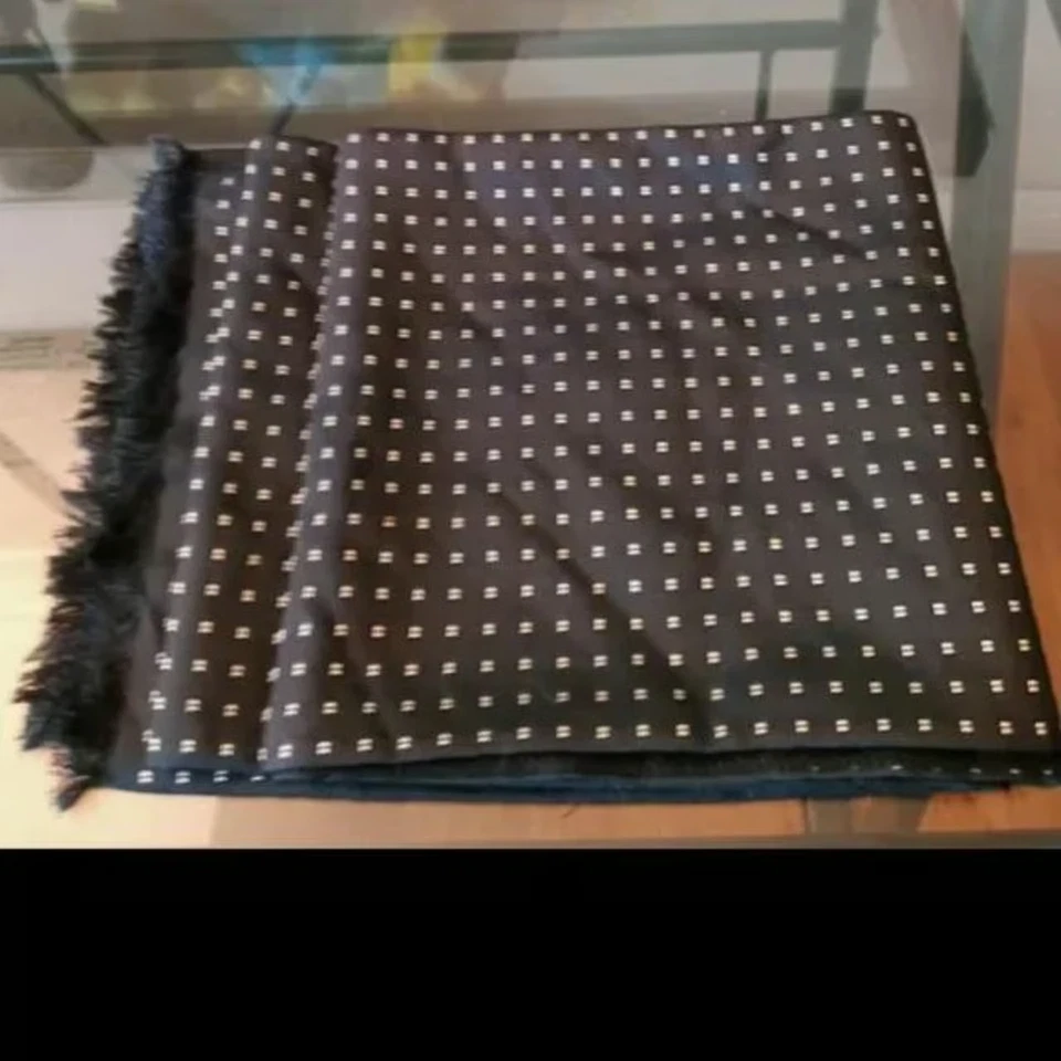 YVES SAINT LAURENT ШЕЛК/КАШЕМИР ШАРФ ЕДИНСТВЕННЫЙ В СВОЕМ РОДЕ - Изображение 2 из 4