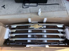 2026 Silverado 1500 High Country Front Grille With Emblem Chrome Finish 2026 Silverado 1500 High Country Front Grille With Emblem Chrome Finish
