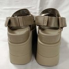 Foto 4 di 19
