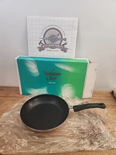 RARE TUPPERWARE TUPPER CHEF, 24cm / 9-1/2" DIAMETER SKILLET, FRYING PAN, USA