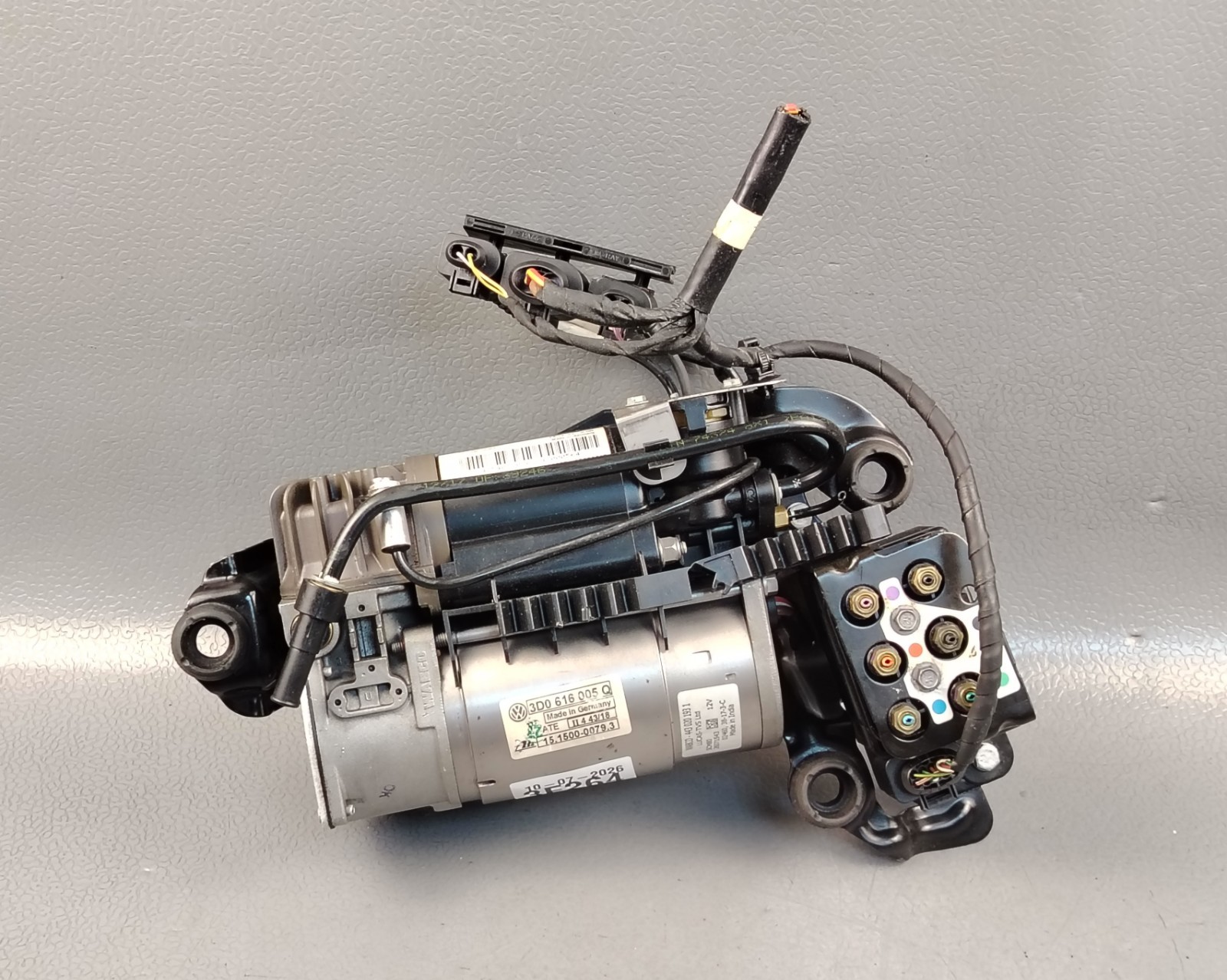 Bentley Continental Air suspension compressor P/N 3D0616005Q