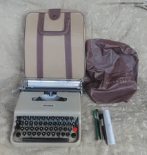 1958 OLIVETTI LETTERA 22 GLASGOW PORTABLE MANUAL TYPEWRITER IN CASE EXCELLENT