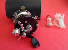 A GOOD/VERY GOOD CASED ABU AMBASSADEUR 5001C MULTIPLIER REEL