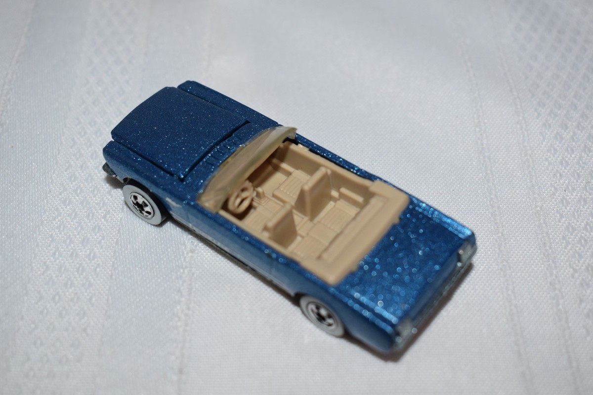 Hot Wheels Blue 1983 Ford Mustang Convertible Hood Opens Made in