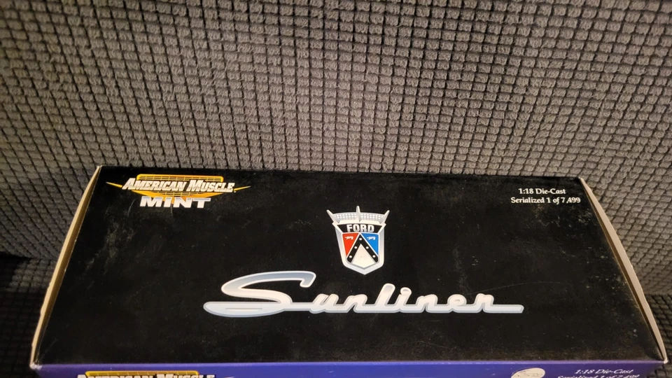 Ertl American Muscle Mint 1/18 Diecast Red & White 1956 Ford Fairlane Sunliner - Image 3 of 4