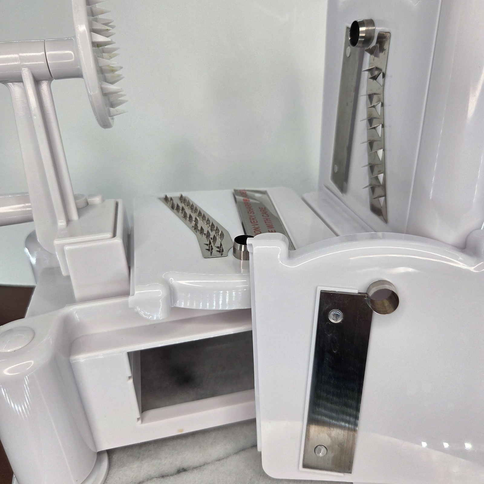 Sur La Table Vegetable & Fruit Spiral Slicer 3 Blade Manual Spiralizer Kitchen