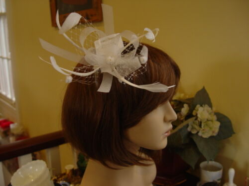 WHITE MESH ,HAIL SPOT NETTING and FEATHER FASCINATOR - COMB - Picture 1 of 4