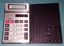 VINTAGE CALCULATRICE DE LUXE /  TANDY - DUAL POWER - 8 DIGITS - CALEPIN
