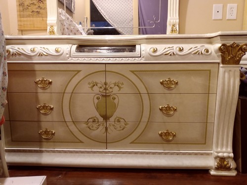 Cream And Gold Colored Italian Bedroom Furniture Set Cal King Or Queen - Picture 4 of 11