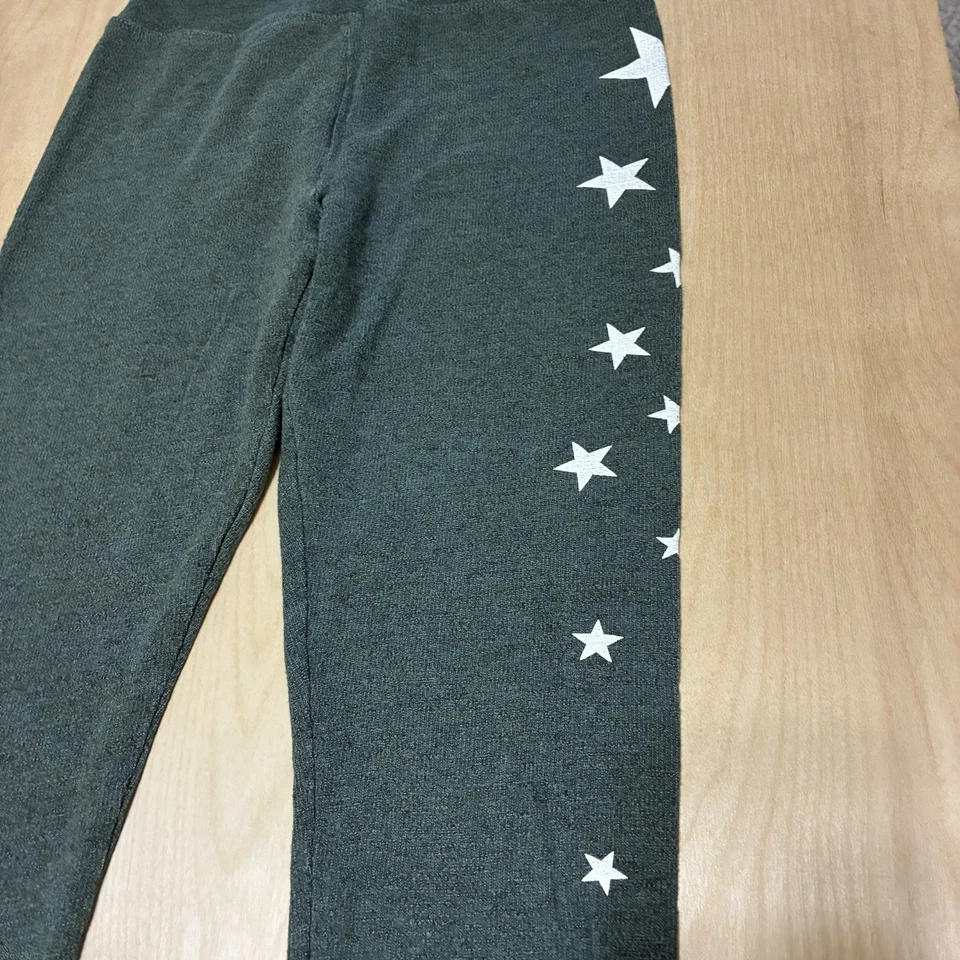 Leggings para mujer Revolve Sundry estampado de estrellas 0 verde tiro medio Foto 3 de 4
