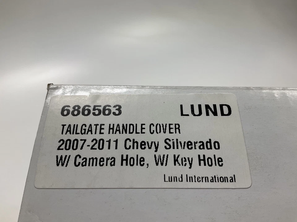 Lund 686563 铬制尾门把手保护套 - 2007 - 2012 Silverado 1500,2500,3500 — 第 3/3 张图片