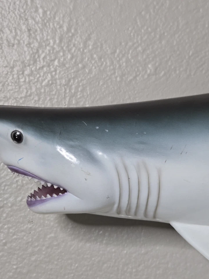 Tiburón 3D Colgante de Pared Decoración 28" Largo con Arañazos  Foto 3 de 4