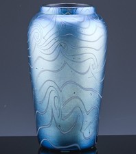 VERY FINE c1930 DURAND KING TUT THREADED BLUE IRIDESCENT AMERICAN ART GLASS VASE