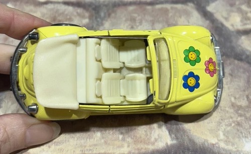 VW Volkswagen Beetle Bug Toy Car 8702. Pull Back Convertible. Flower Power 4.5” - Afbeelding 9 van 12