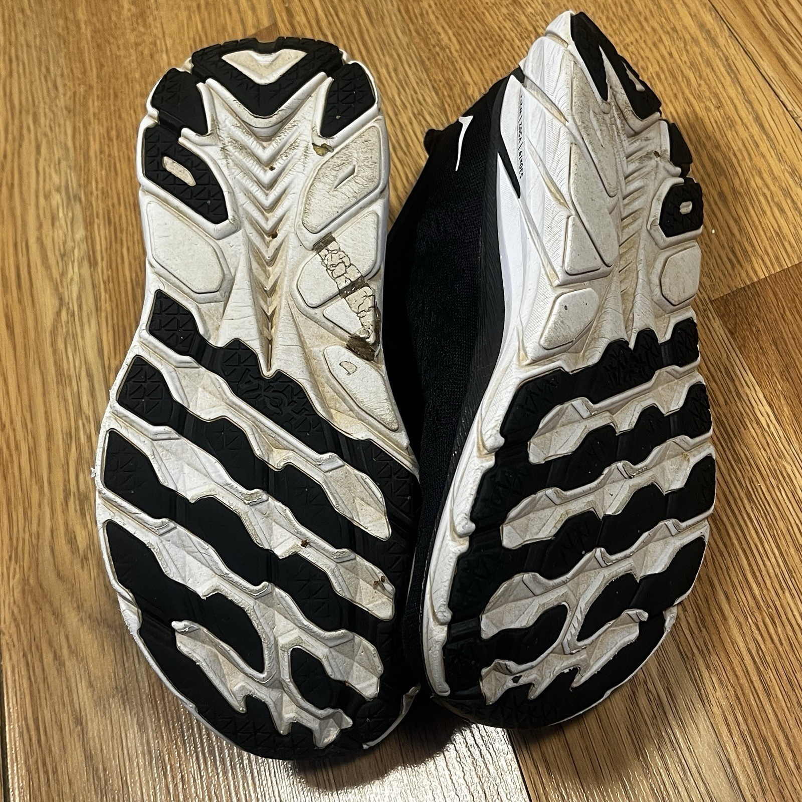 Hoka One One Womens Clifton 8 1119394 BWHT Black Running Shoes Sneakers Sz 7.5B thumbnail 7