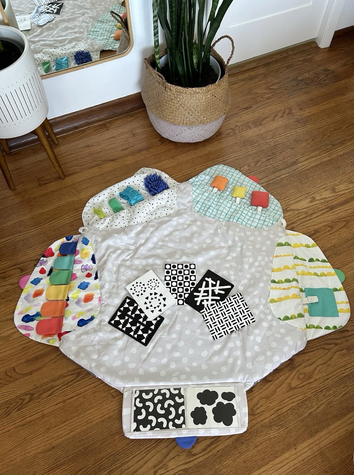 Lovevery Play Gym Replacement Play Mat Only - Updated Version + 8 Contrast Cards
Opens in a new wind