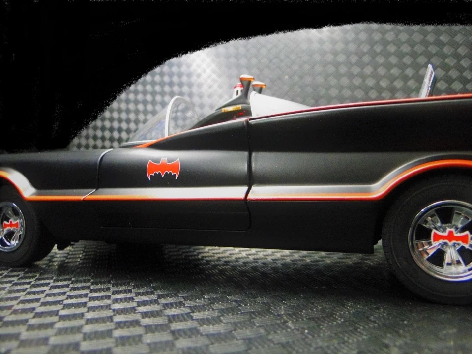 Hot Wheels Elite Batmobile Batman1:18 Rare Factory Matte/Flat Black Paint Finish - Image 3 of 4