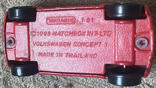 Matchbox 1995 Volkswagen VW Beetle Concept 1 Red Black Roof 1:61 Thailand - Picture 3 of 6