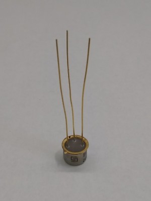 SOLID STATE 2N1374 STANDARD TOP-HAT OLD GOLD TRANSISTOR