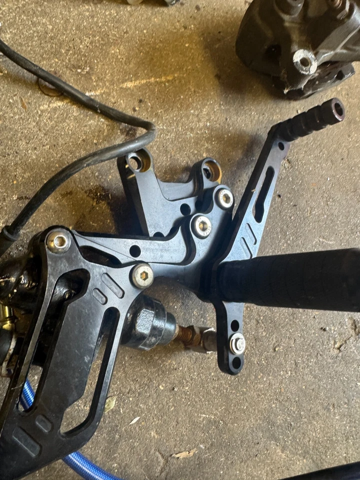 ⭐ FRENOS TRASEROS COMPLETOS KAWASAKI 1995-1998 ZZR1100 GPZ1100 1100CC ⭐ Foto 2 de 4