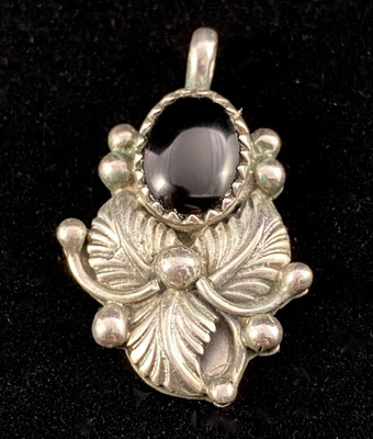 Vintage Southwest Richard Begay Sterling Silver Black Onyx Leaf Pendant C134