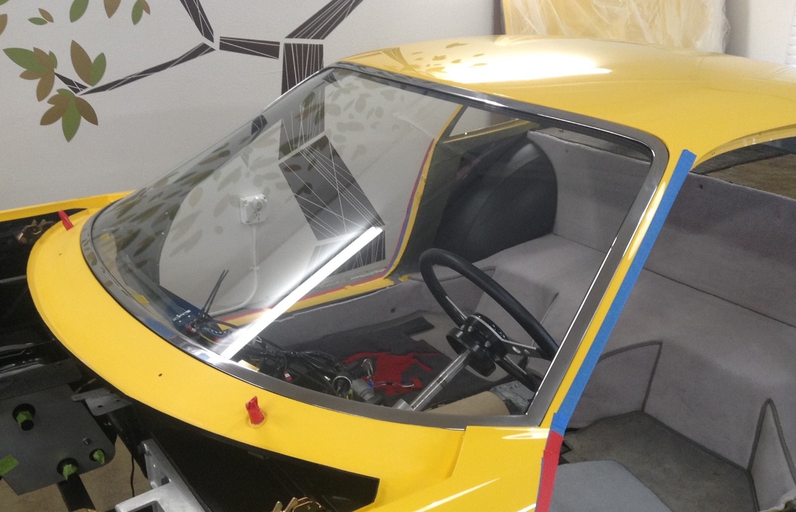 Ferrari 365 GTB/4 1969-1973 Windshield