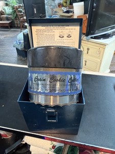 Crain Cookie Cutter With Case for Repairing Cushion Back Carpets