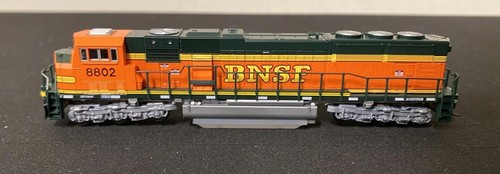KATO 176-6401 N Scale BNSF Burlington SD-70 MAC EMD Diesel Locomotive 8802 - Picture 3 of 11