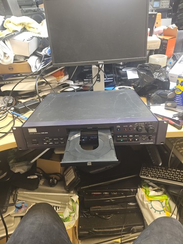 HHB CDR850 Professional Rack Mount CD Recorder -- NOT PLAYING DISC. - Picture 3 of 18