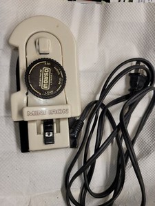 Vintage Osrow Tourist Mini Iron Style SD-02T Portable Dual Voltage Compact