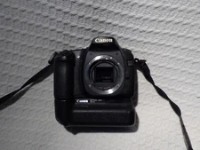 Canon EOS 30D Digital SLR DSLR Camera Body & BG-E2 Battery Grip
